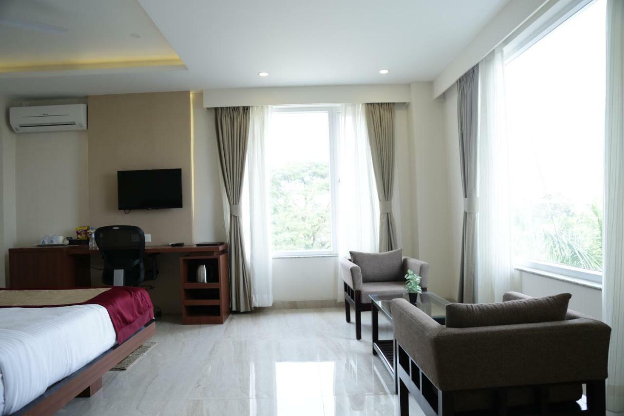 Prism A Boutique Hotel Jorhāt Extérieur photo
