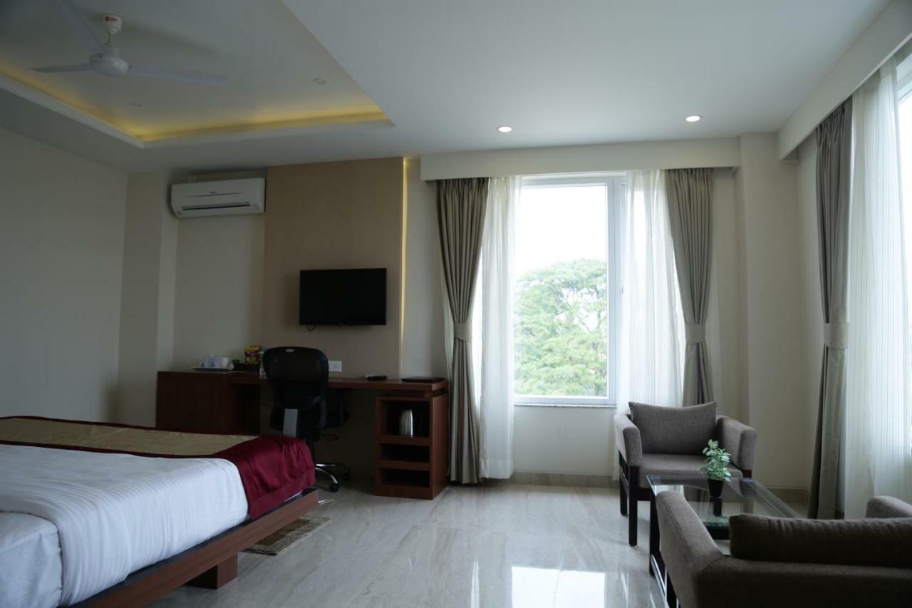 Prism A Boutique Hotel Jorhāt Extérieur photo