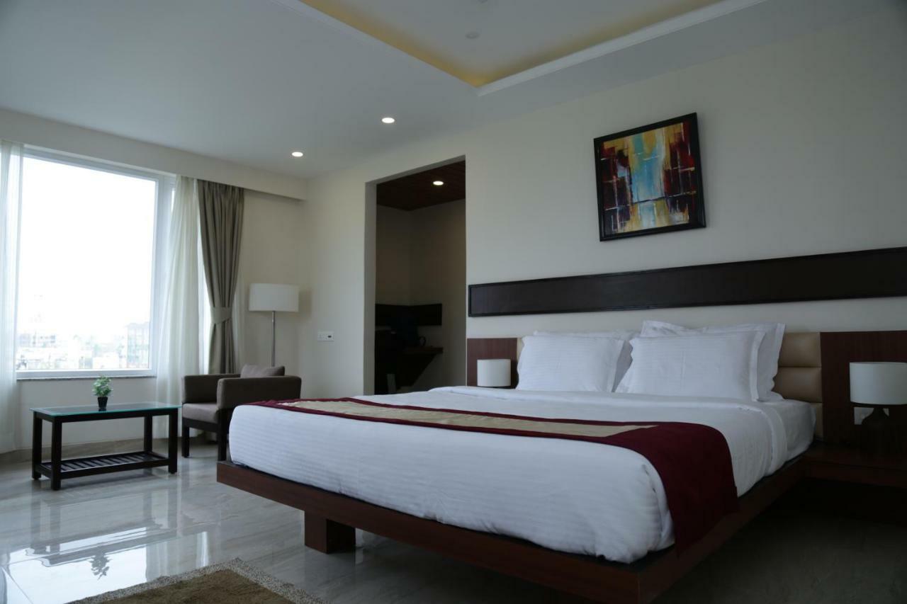 Prism A Boutique Hotel Jorhāt Extérieur photo